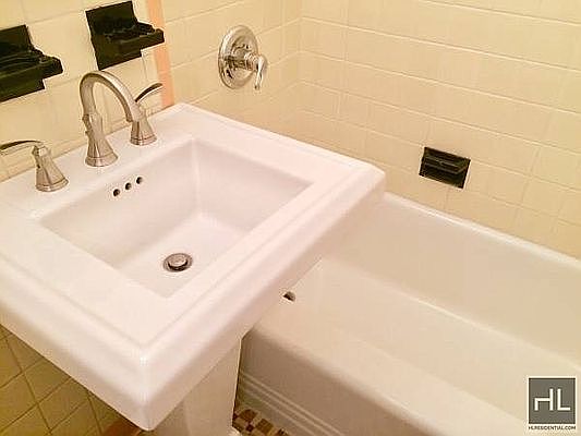4th image of 237 E 54th St APT 2