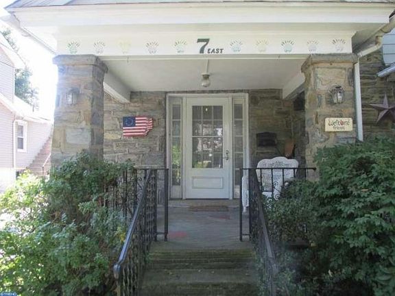 3rd image of 7 E Marthart Ave