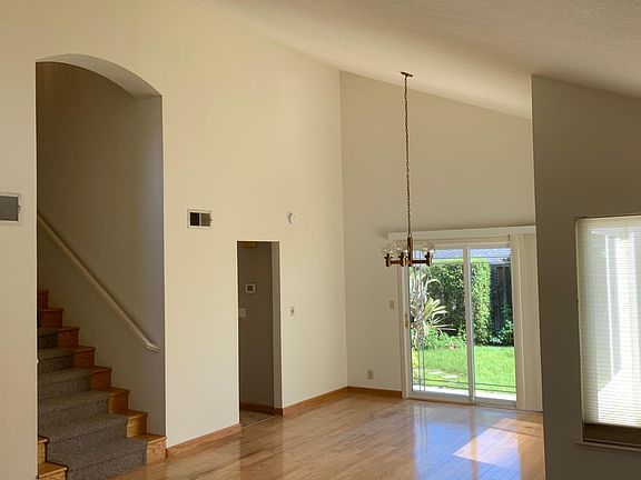 4th image of 305 Lake Meadow Ct
