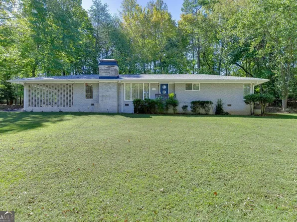 1173 Lakeshore Dr, Gainesville, GA 30501