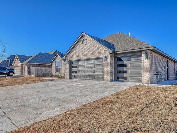 3rd image of 2808 Village Lake Dr