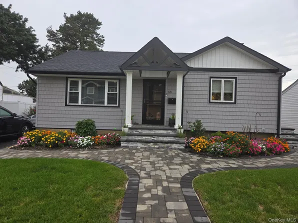 18 Devon Road, Bethpage, NY 11714