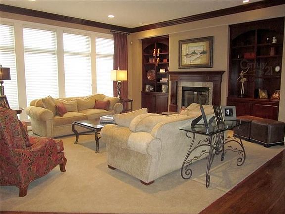 3rd image of 951 Wynstone Dr