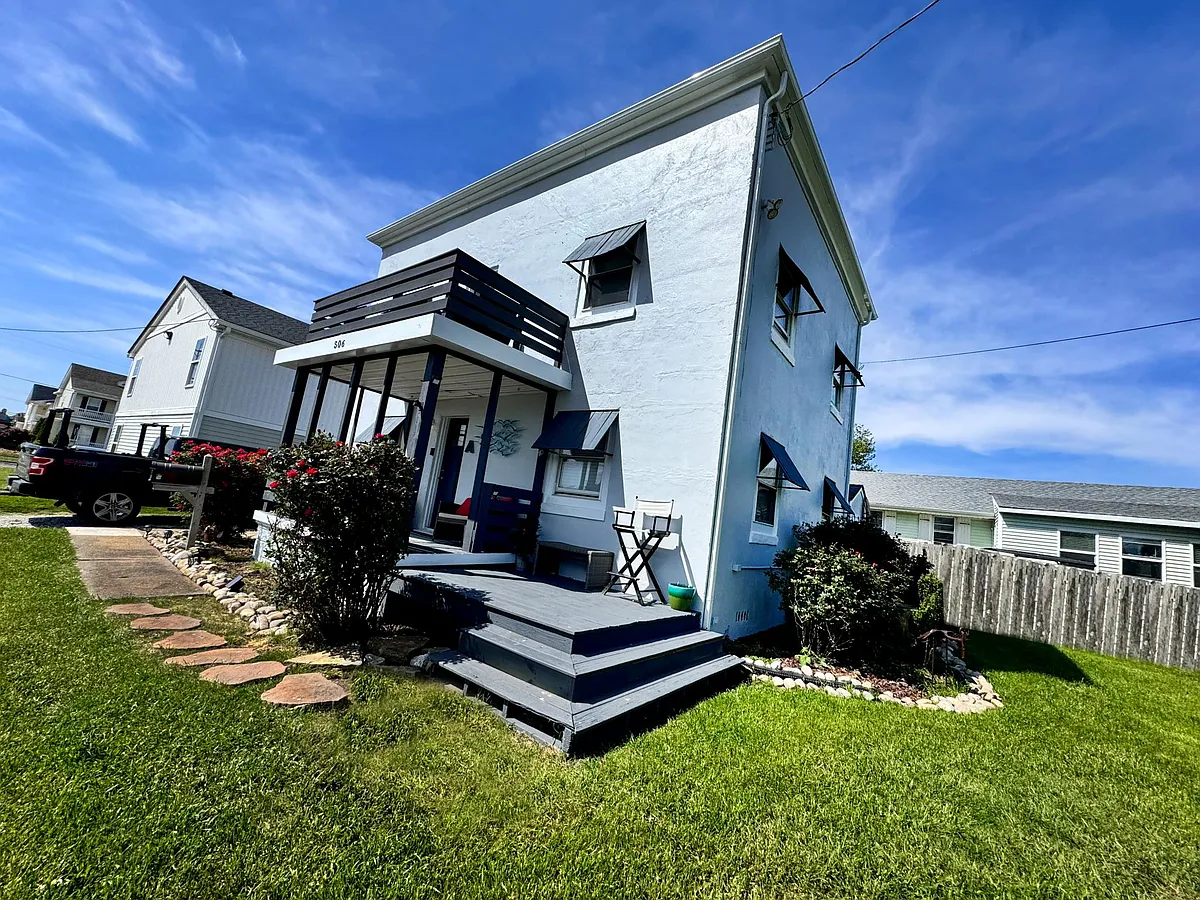 Building Photo - 506 Arctic Ave #A