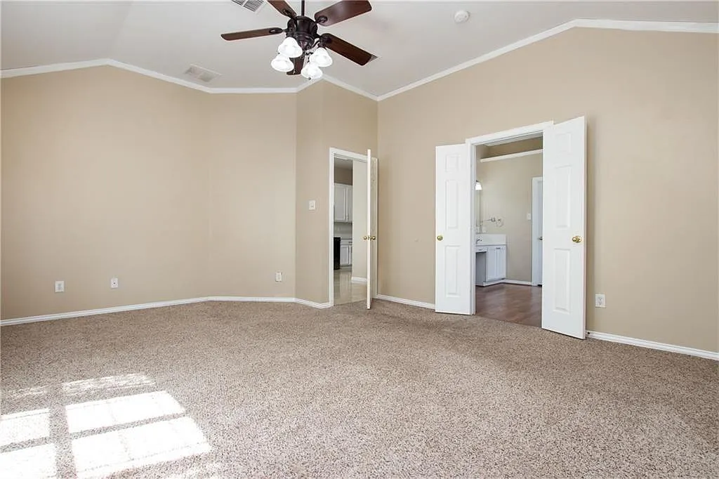 4 bed, 2000 sqft, $2,600 — Photo 4