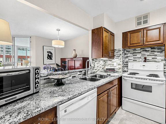 5th image of 22 Southport St #833