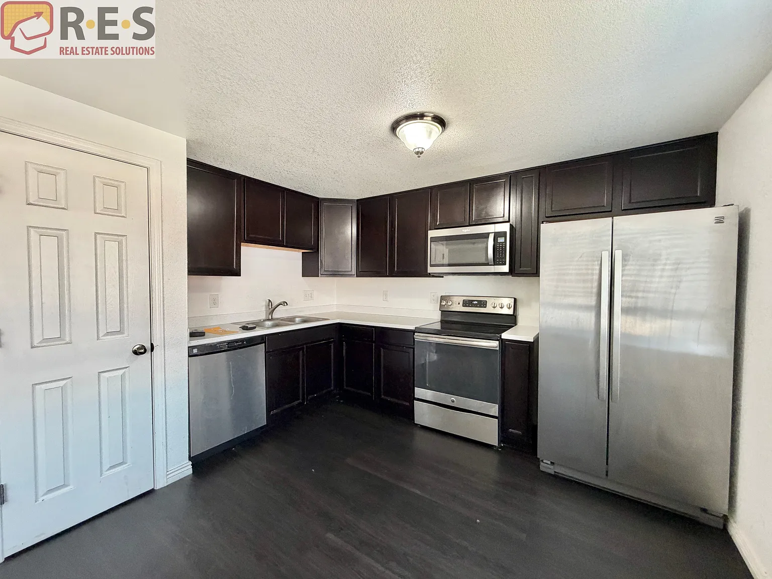 2 bed, 700 sqft, $1,195 — Photo 3