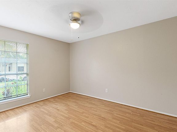 5th image of 18067 Garden Manor Dr