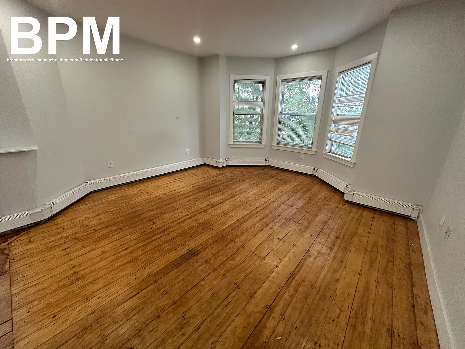 394 Centre St — Photo 3