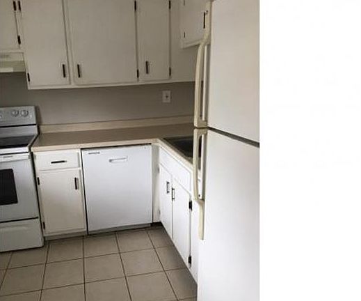 4th image of 1508 Virginia Ave APT 214