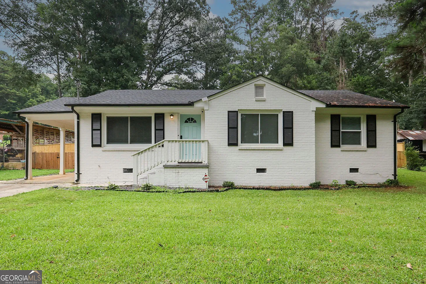 3 bed, 2.0 bath, 1216 sqft, $2,100 — Photo 2