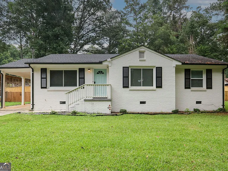 2218 Dodson Dr — Photo 2