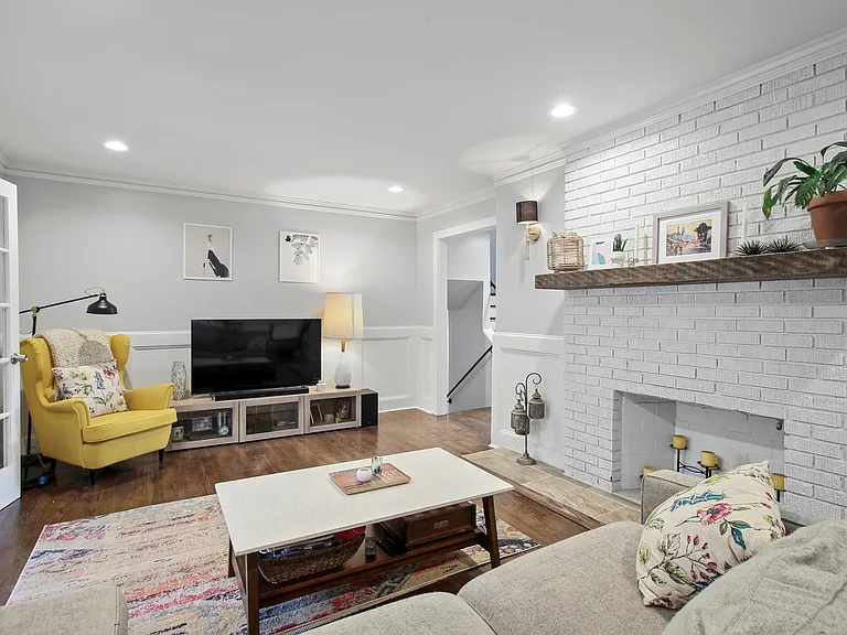 2259 Collier Dr — Photo 10