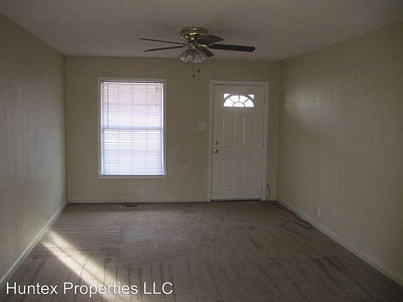 4th image of 111 Ellis Cir