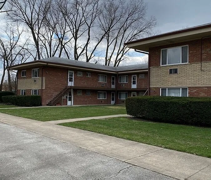 9216 S Spaulding Ave #1B — Photo 2