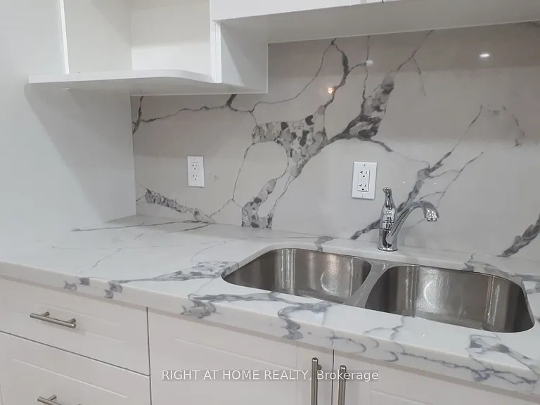 401 Mississauga Valley Blvd — Photo 2