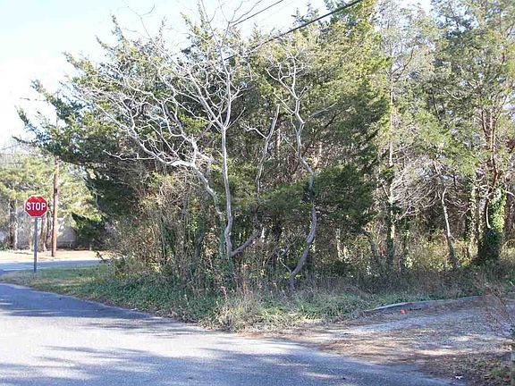 3rd image of 107 Coral Ave