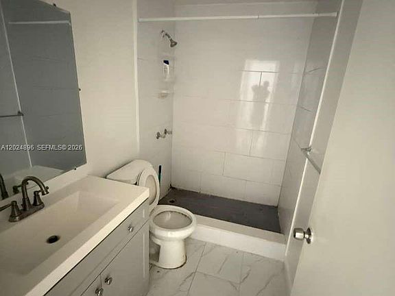 3rd image of 6921 Pembroke Rd #6927