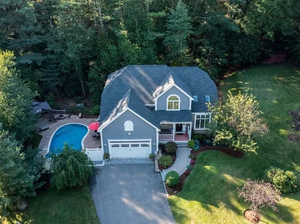 2 Pickard Ln, North Reading, MA 01864