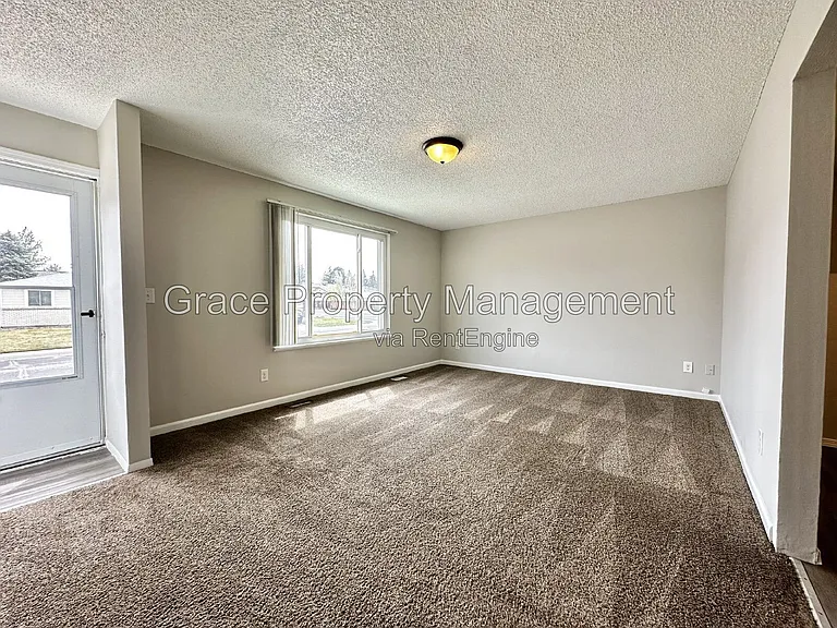 3801 E 117th Ave — Photo 3