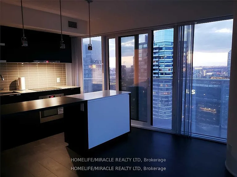 88 Harbour St #5204 — Photo 5