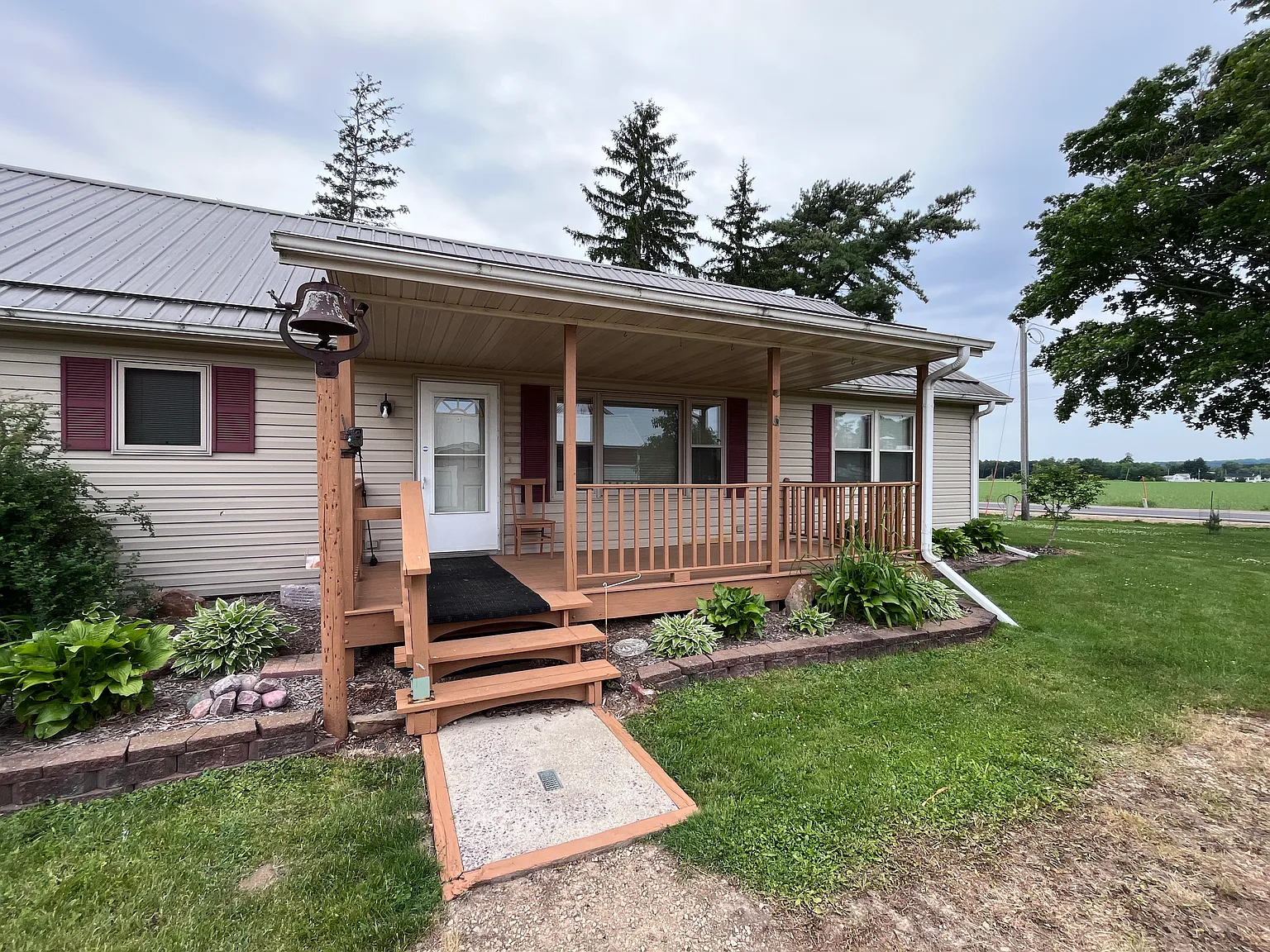 3 bed, 1900 sqft, $1,900 — Photo 3
