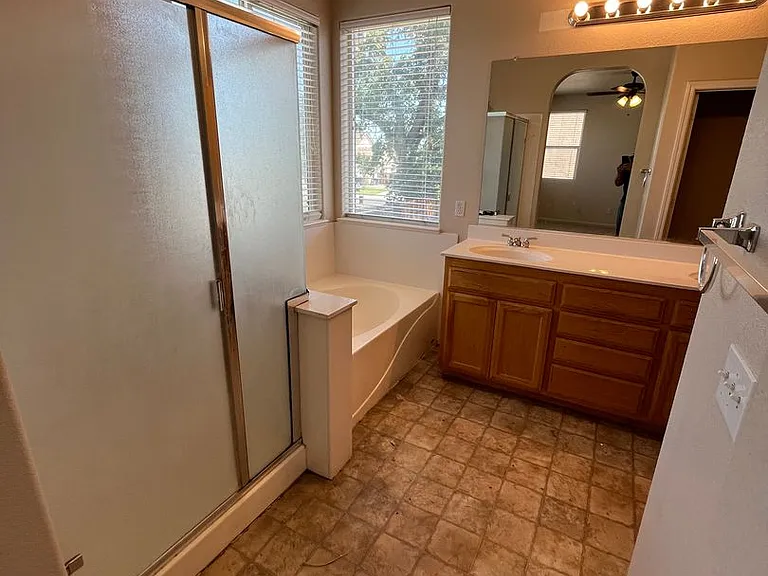 9409 Silver Bridle Way — Photo 5