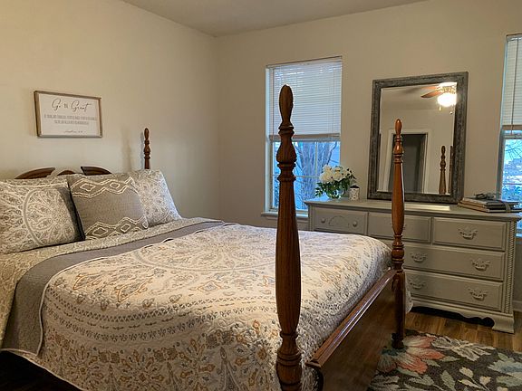 3rd image of 621 Forest Creek Cir