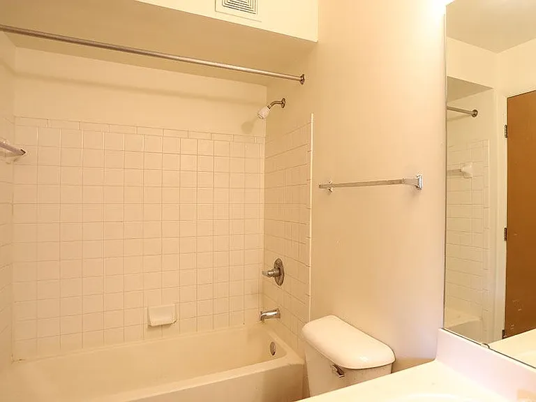 SYCAMORE CREEK APARTMENTS — Photo 16