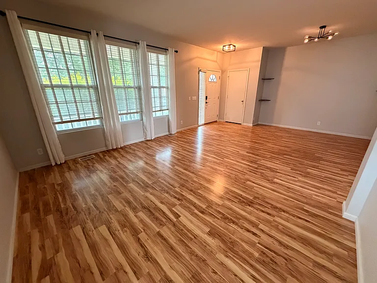 908 Mineral Dr — Photo 8