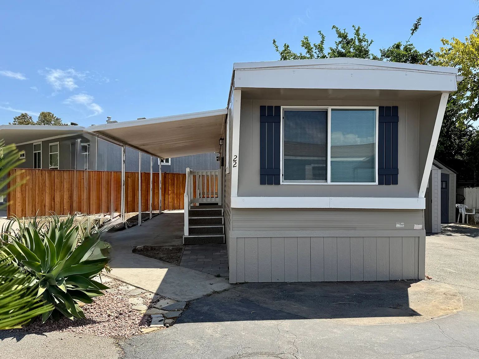 2 bed, 450 sqft, $1,895 — Photo 1