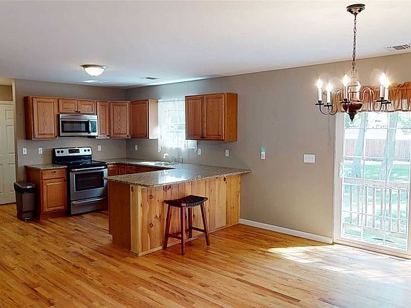 5th image of 17 Robinwood St