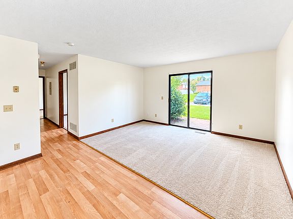 4th image of 1625 Buttonwood Ct APT B