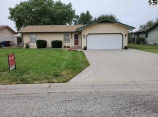 824 Pine Ct, McPherson, KS 67460