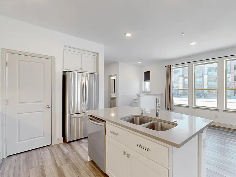 4325 Oliver Dr — Photo 8