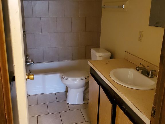 3rd image of 1336 Thurston St