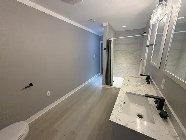 1610 Dudley Ln — Photo 7