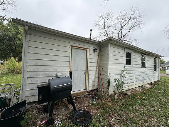 5th image of 907 Fairground St