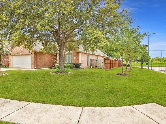 3rd image of 15219 Tysor Park Ln