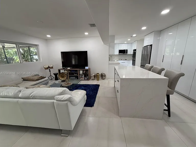 1912 N 42nd Ave — Photo 11