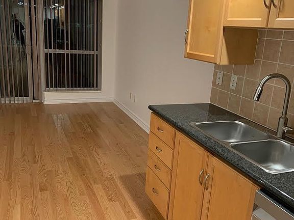 2nd image of 250 Wellington St W #534