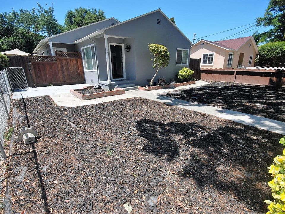 1st image of 26 Arrowhead Ln