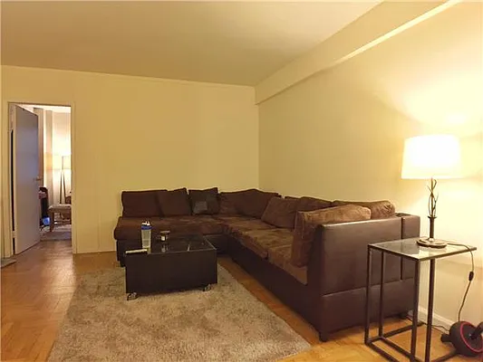 Rented by Century 21 Metropolitan | media 8