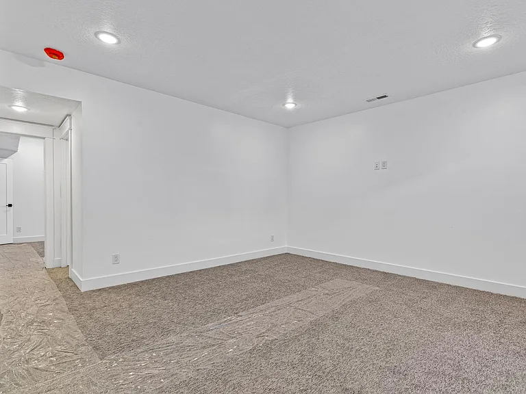 449 E Greenwood Ave — Photo 24