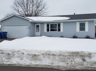 1225 Carriage Hills Dr S, Cambridge, MN 55008