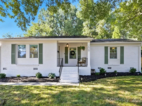 7520 Woodstream Dr, Charlotte, NC 28210