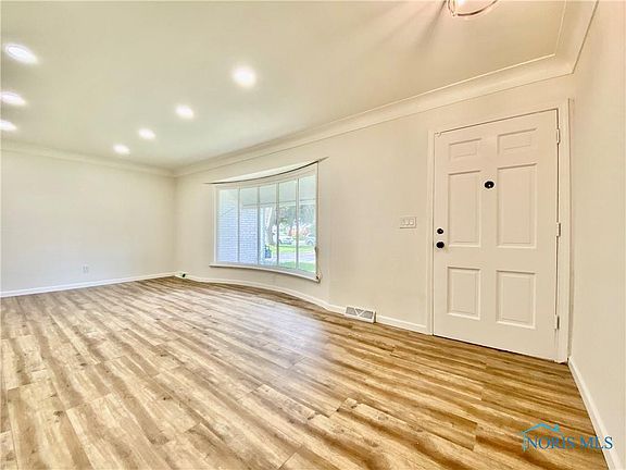 3rd image of 3734 Lauderdale Dr