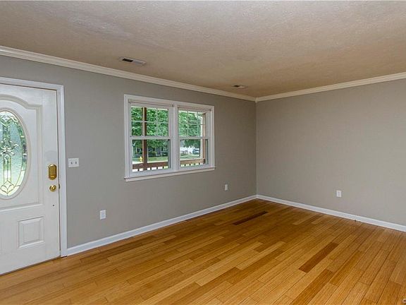 5th image of 24014 Bancroft Dr