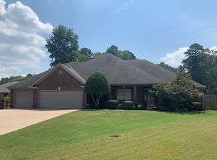 135 Limoges Ct, Maumelle, AR 72113