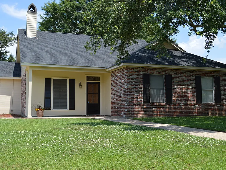 18611 Cherry Oak Dr — Photo 1